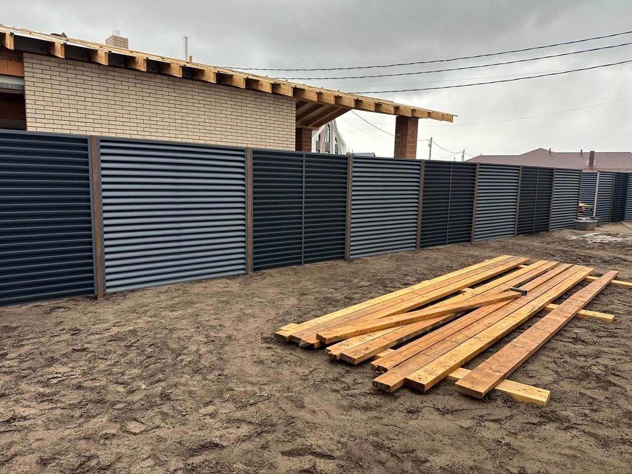 Забор из ламелей еврожалюзи 160м RAL7024/7024 Серый Графит двусторонний МАТТЕ фото 6 в Брянске