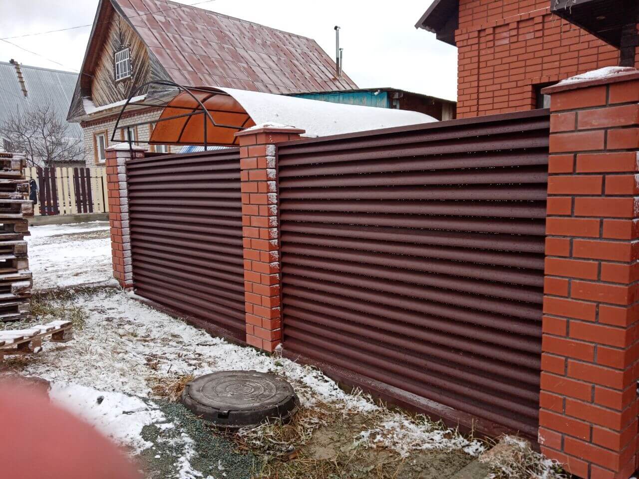 Забор из ламелей еврожалюзи 12м RAL8017/8017 Шоколад двусторонний МАТТЕ фото 3 в Брянске