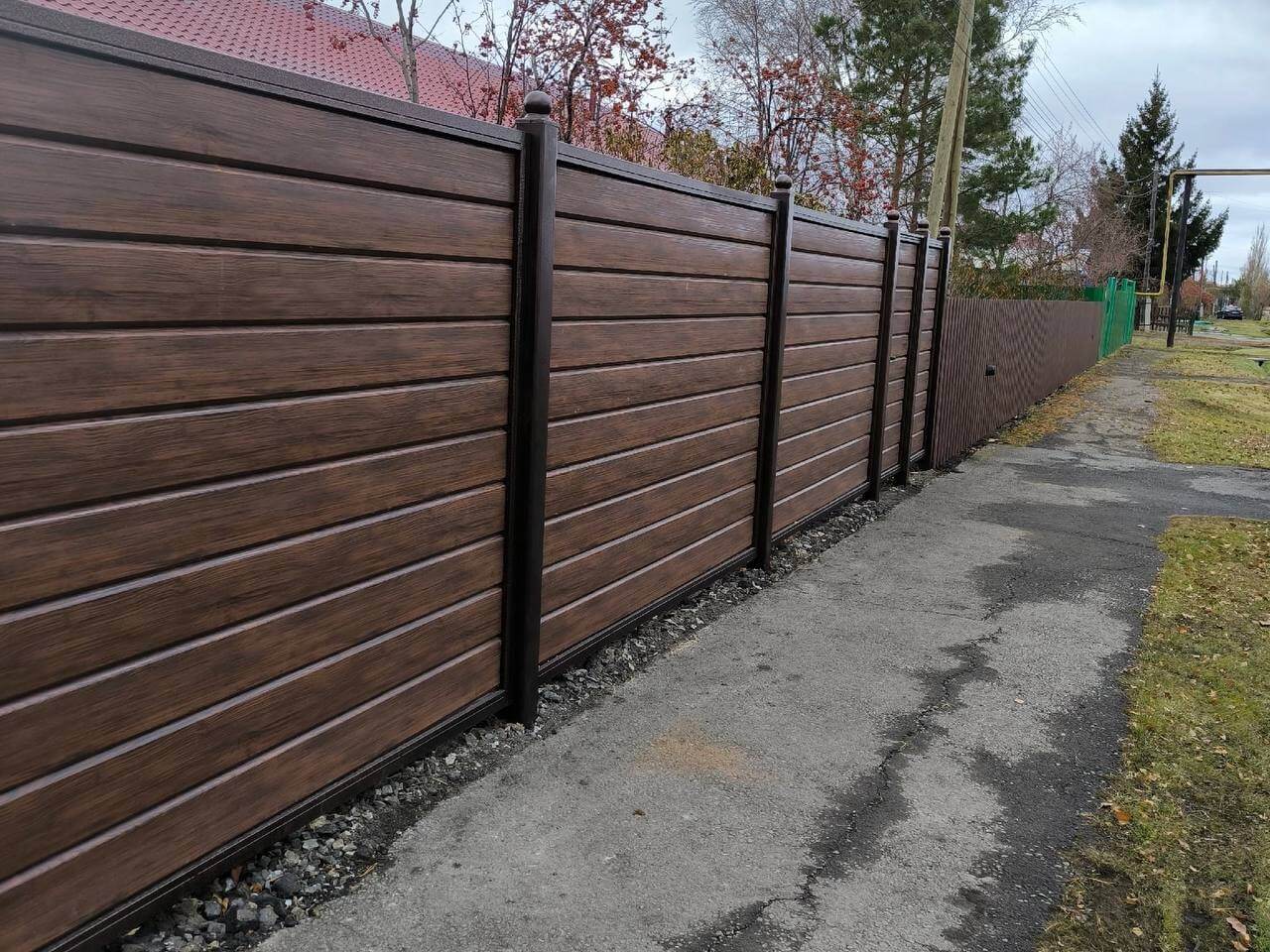 Забор из металлосайдинга Евро-Брус 46м Античное Дерево Принтек фото 1 в Брянске