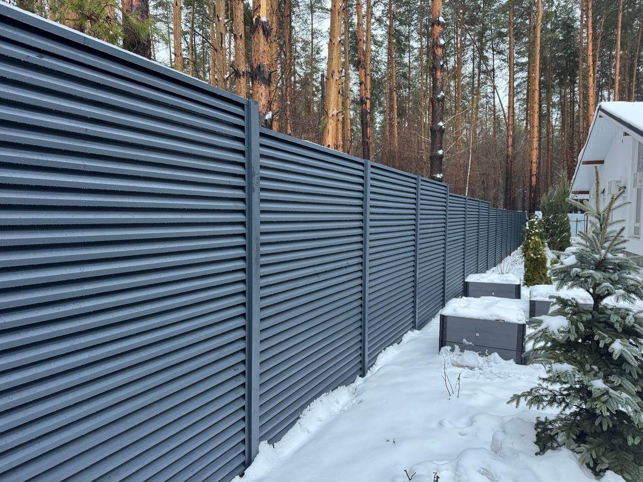 Забор-жалюзи из ламелей ЭКО-Z-US 54м RAL7024/7024 Серый Графит двусторонний МАТТЕ в Брянске