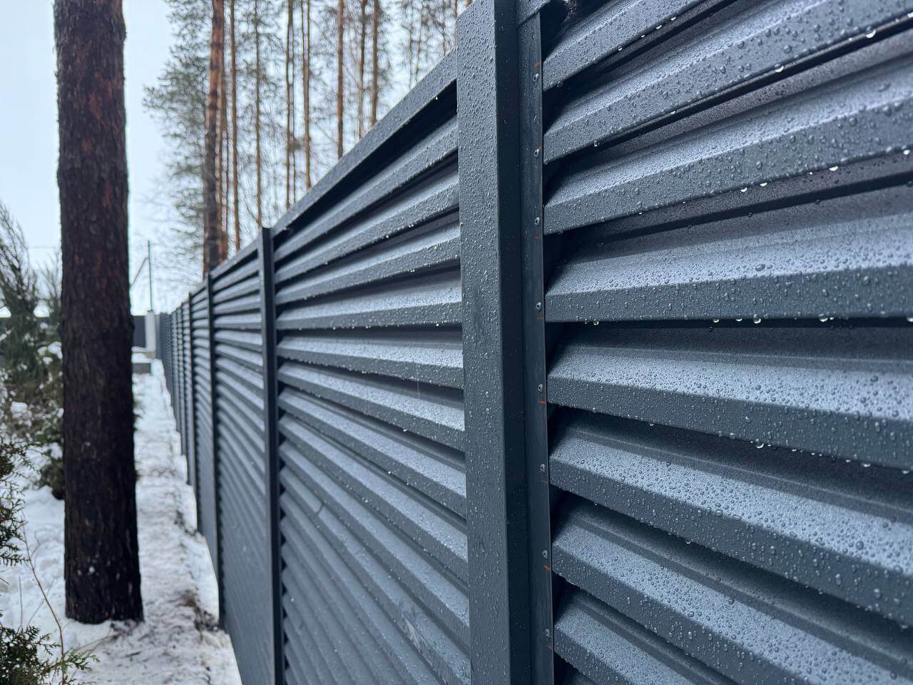 Забор-жалюзи из ламелей ЭКО-Z-US 54м RAL7024/7024 Серый Графит двусторонний МАТТЕ фото 1 в Брянске