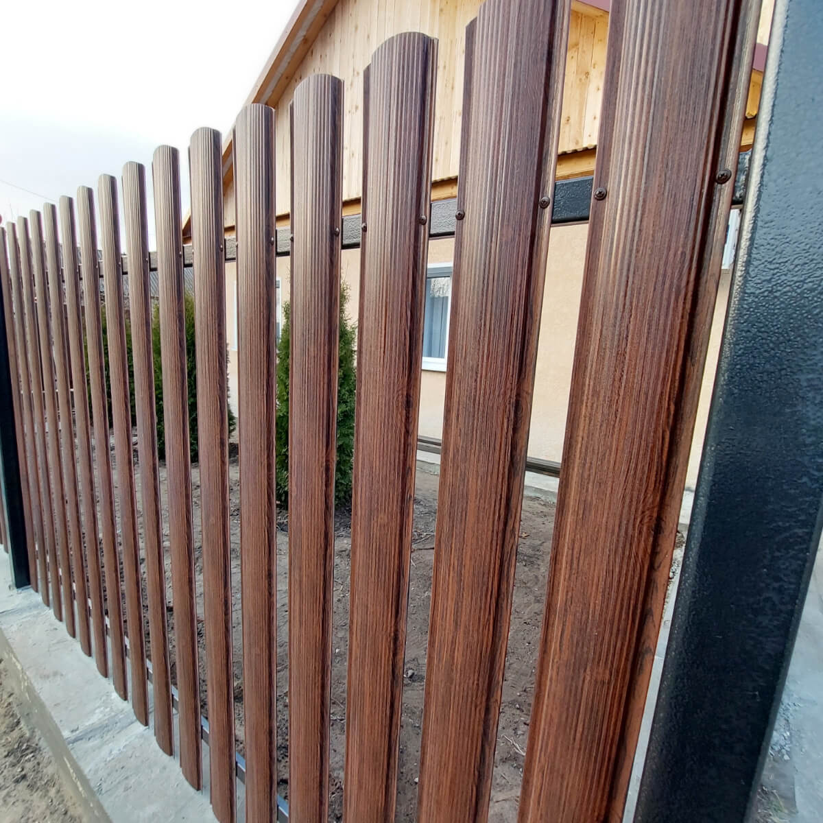 Забор из евроштакетника 13м Античный Дуб SteelArt двусторонний в Брянске