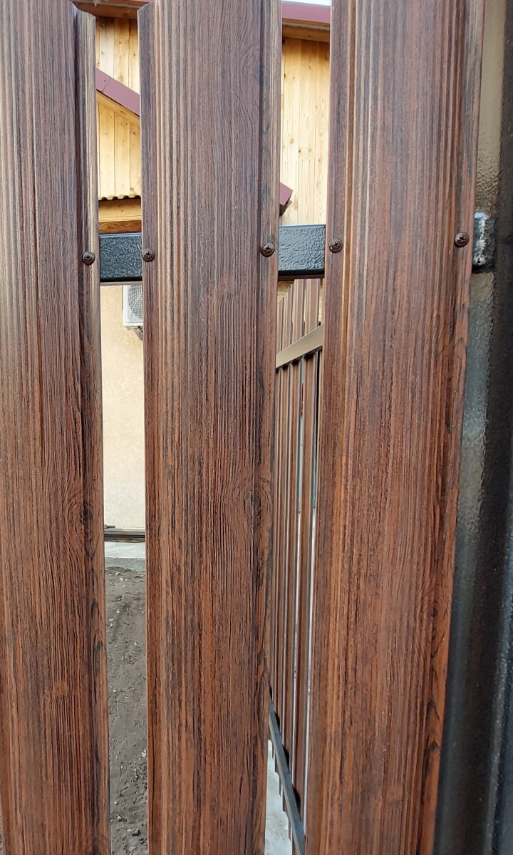 Забор из евроштакетника 13м Античный Дуб SteelArt двусторонний фото 1 в Брянске