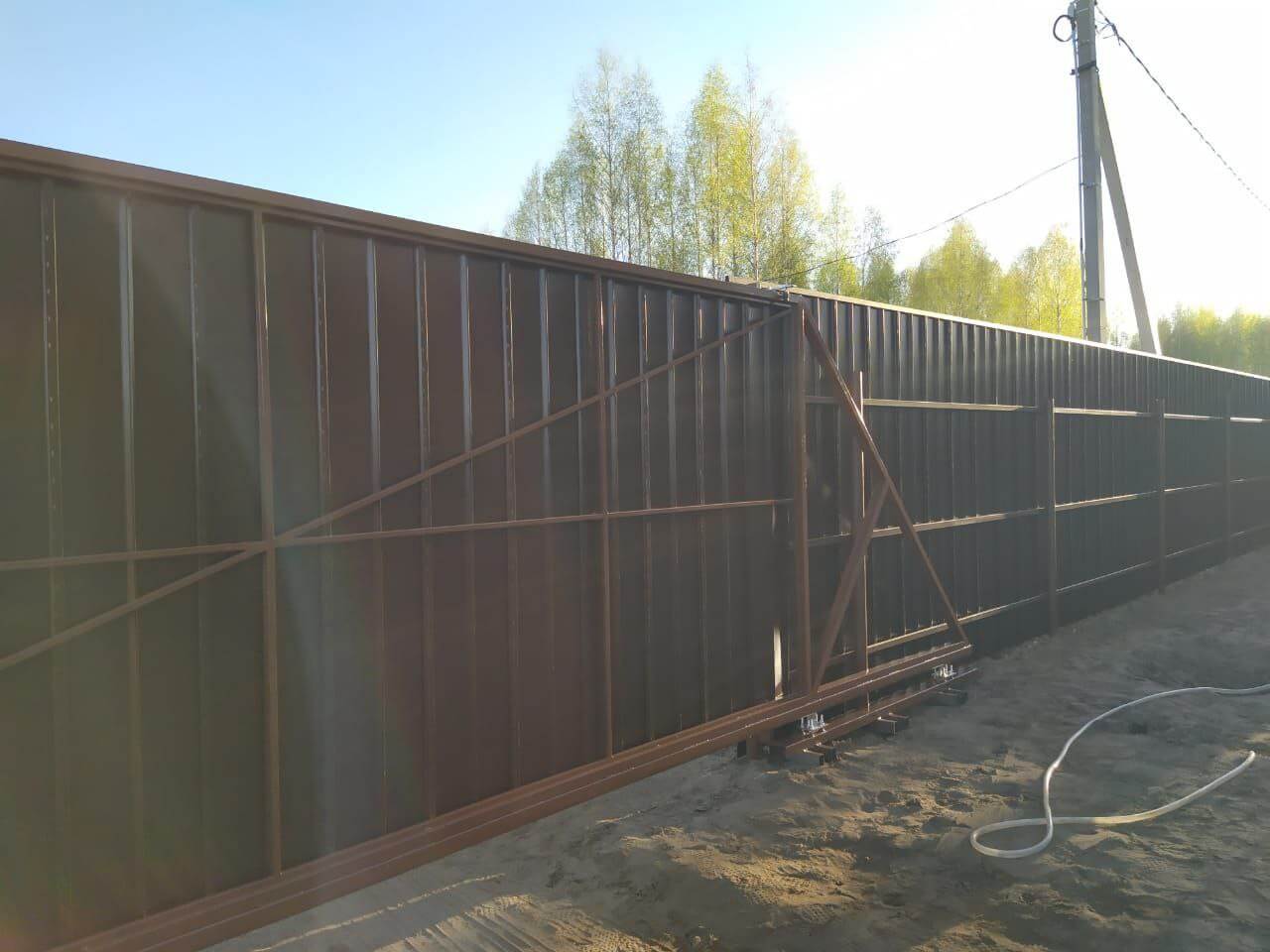 Забор из металлосайдинга ЕВРО-БРУС 25м Темный Каштан 3D Принтек фото 4 в Брянске