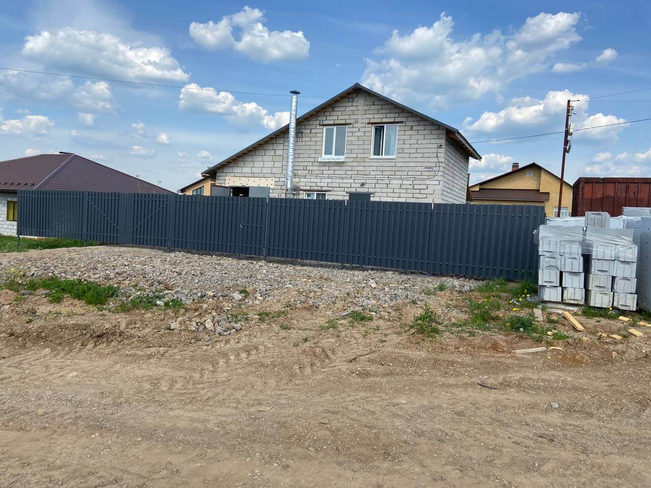 Забор из евроштакетника 16м RAL7024 Серый Графит фото 6 в Брянске