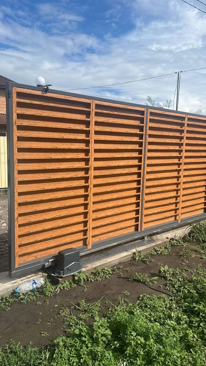 Забор-жалюзи из ламелей Хай-Тек 57м Кипарис 2xPrintech двусторонний фото 1 в Брянске
