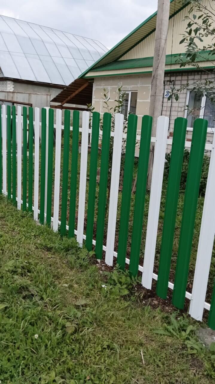 Забор из евроштакетника 10м RAL9003 Белый, RAL6029 Зеленая Мята фото 2 в Брянске