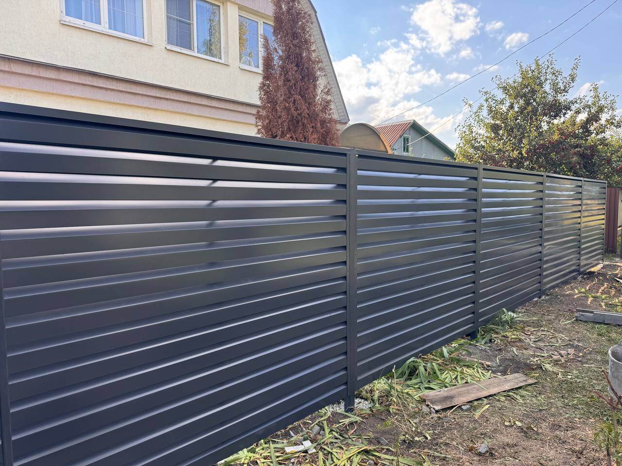 Забор-жалюзи из ламелей Хай-Тек 26м RAL7024/7024 Серый Графит двусторонний в Брянске
