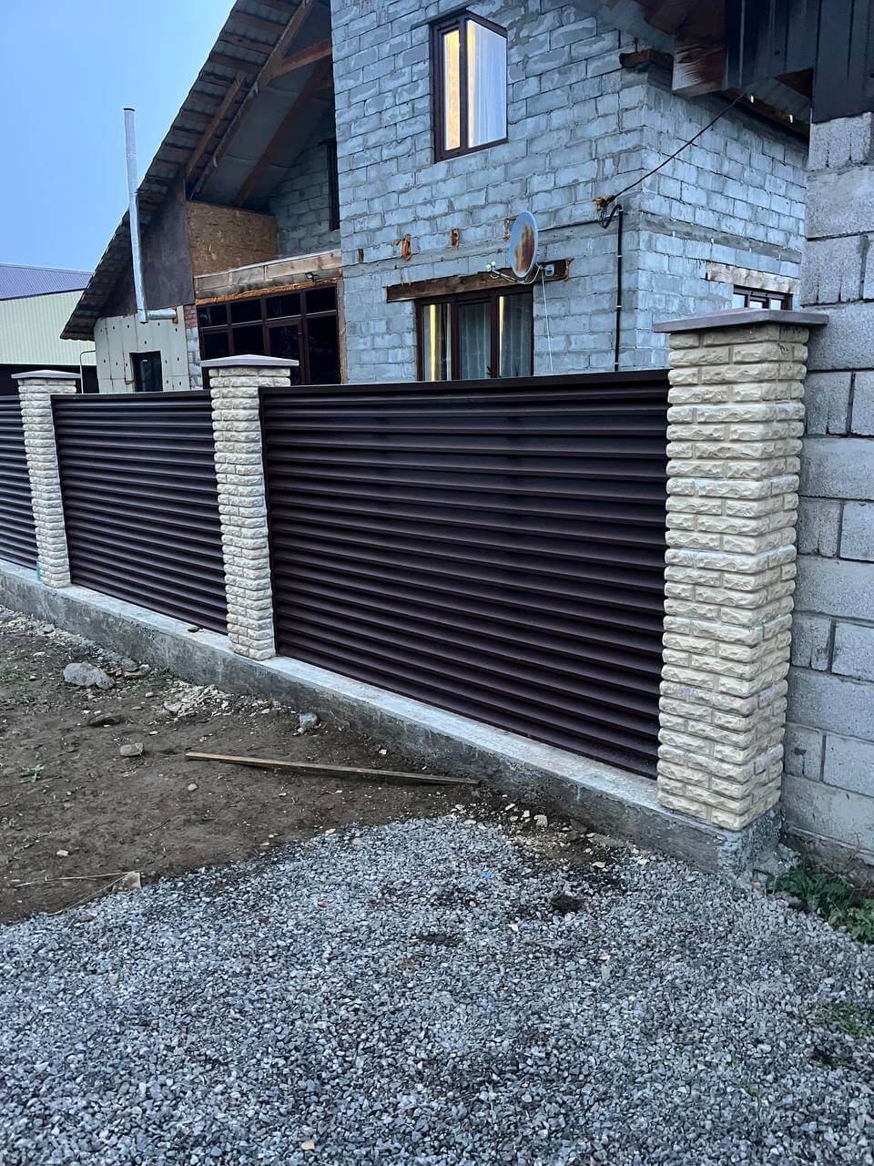 Забор-жалюзи из ламелей ЭКО-Z 18м RAL8017/8017 Шоколад двусторонний фото 2 в Брянске