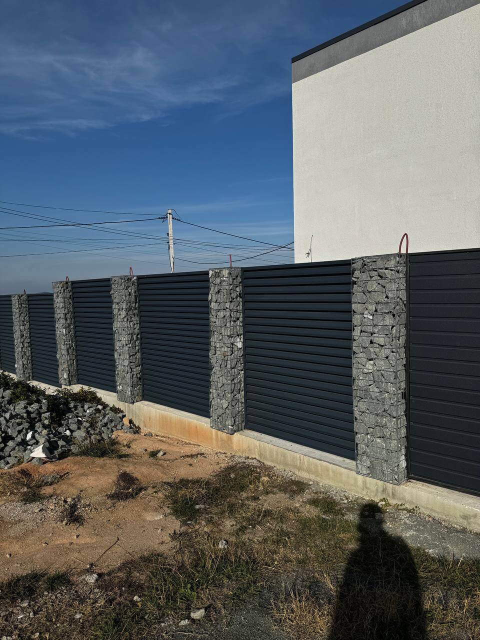 Забор-жалюзи из ламелей ЭКО-Z-US усиленных 36м RAL7024/7024 Серый Графит двусторонний МАТТЕ фото 6 в Брянске