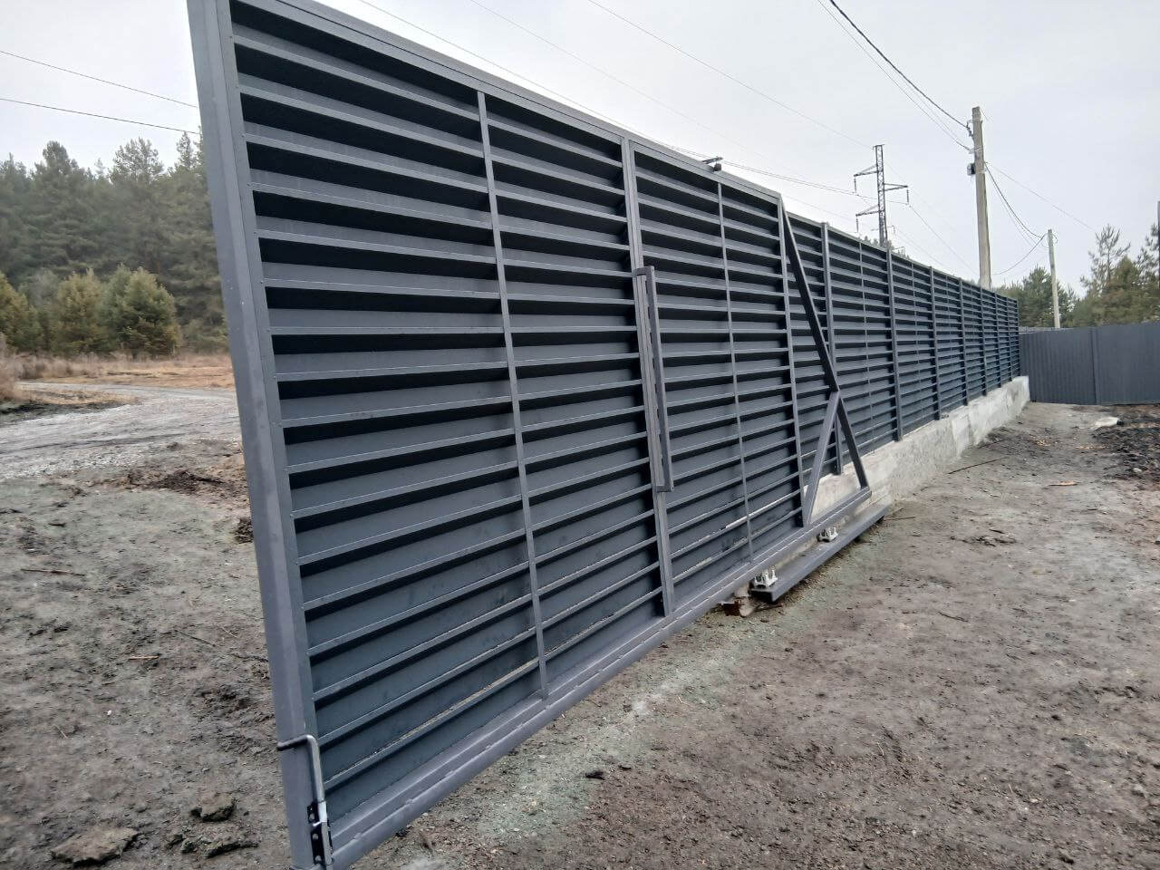 Забор-жалюзи из ламелей Хай-Тек 37м RAL7024/7024 Серый Графит двусторонний МАТТЕ фото 7 в Брянске