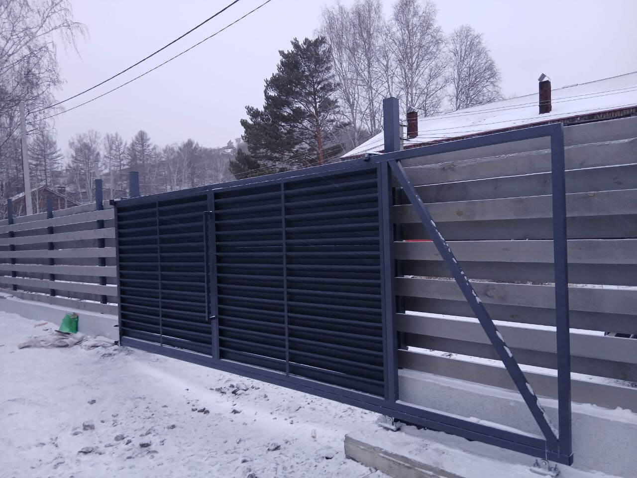 Входная группа из ламелей Хай-Тек RAL7024/7024 Серый Графит двусторонний МАТТЕ фото 4 в Брянске