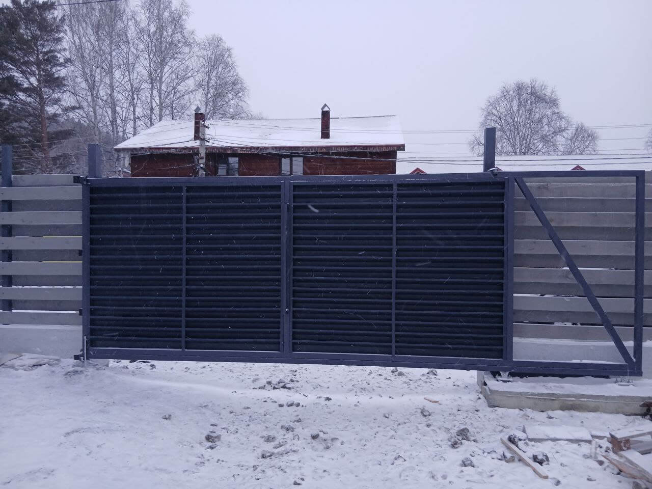 Входная группа из ламелей Хай-Тек RAL7024/7024 Серый Графит двусторонний МАТТЕ фото 17 в Брянске
