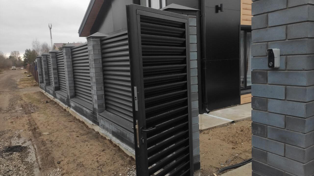 Забор-жалюзи из ламелей ЭКО-Z 17м RAL9005/9005 Черный МАТТЕ фото 1 в Брянске