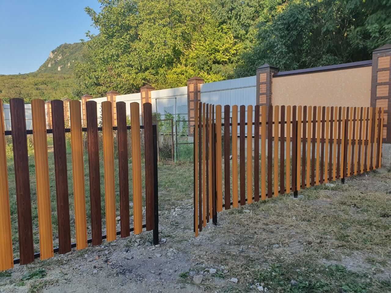 Забор из евроштакетника 10м в двух цветах: Тик + Темное Дерево Printech фото 1 в Брянске