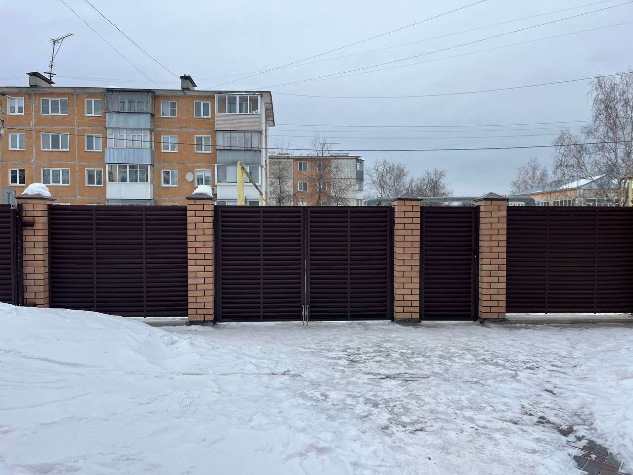 Забор-жалюзи из ламелей ЭКО-Z 87м RAL8017/8017 Шоколад двусторонний МАТТЕ фото 1 в Брянске