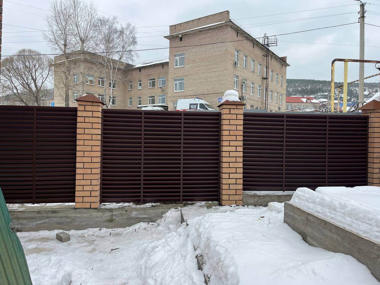 Забор-жалюзи из ламелей ЭКО-Z 87м RAL8017/8017 Шоколад двусторонний МАТТЕ фото 16 в Брянске