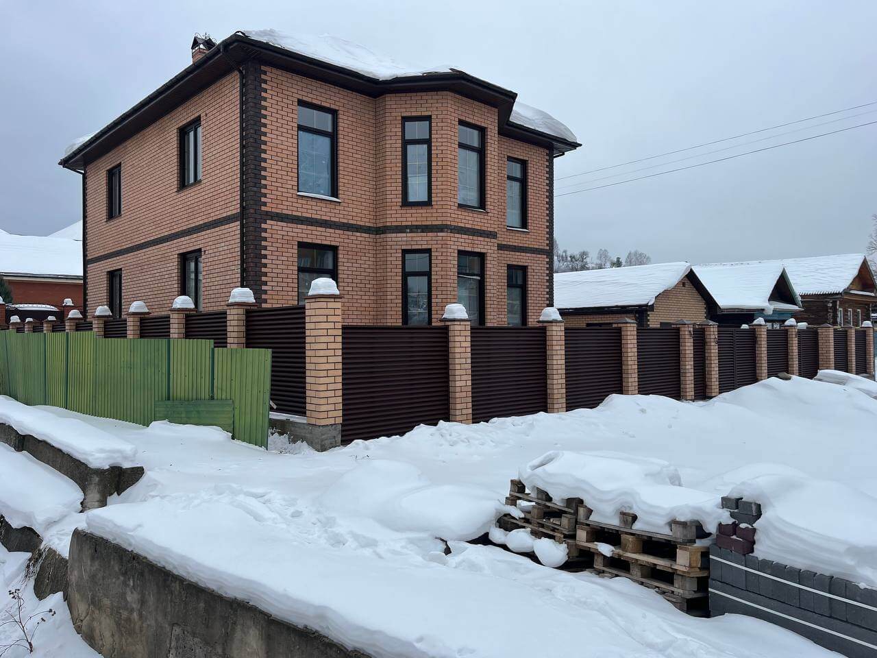 Забор-жалюзи из ламелей ЭКО-Z 87м RAL8017/8017 Шоколад двусторонний МАТТЕ фото 12 в Брянске