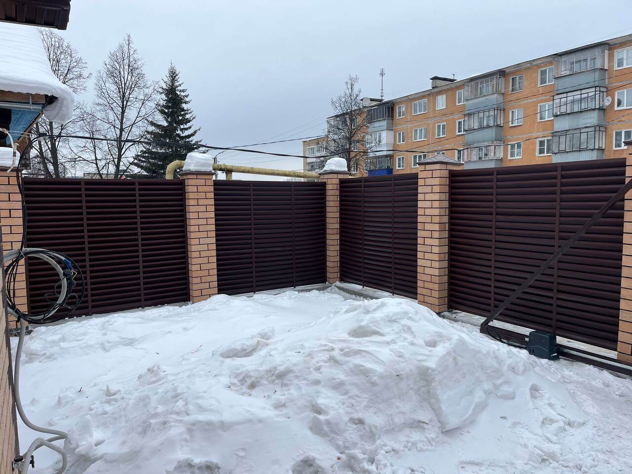 Забор-жалюзи из ламелей ЭКО-Z 87м RAL8017/8017 Шоколад двусторонний МАТТЕ фото 11 в Брянске