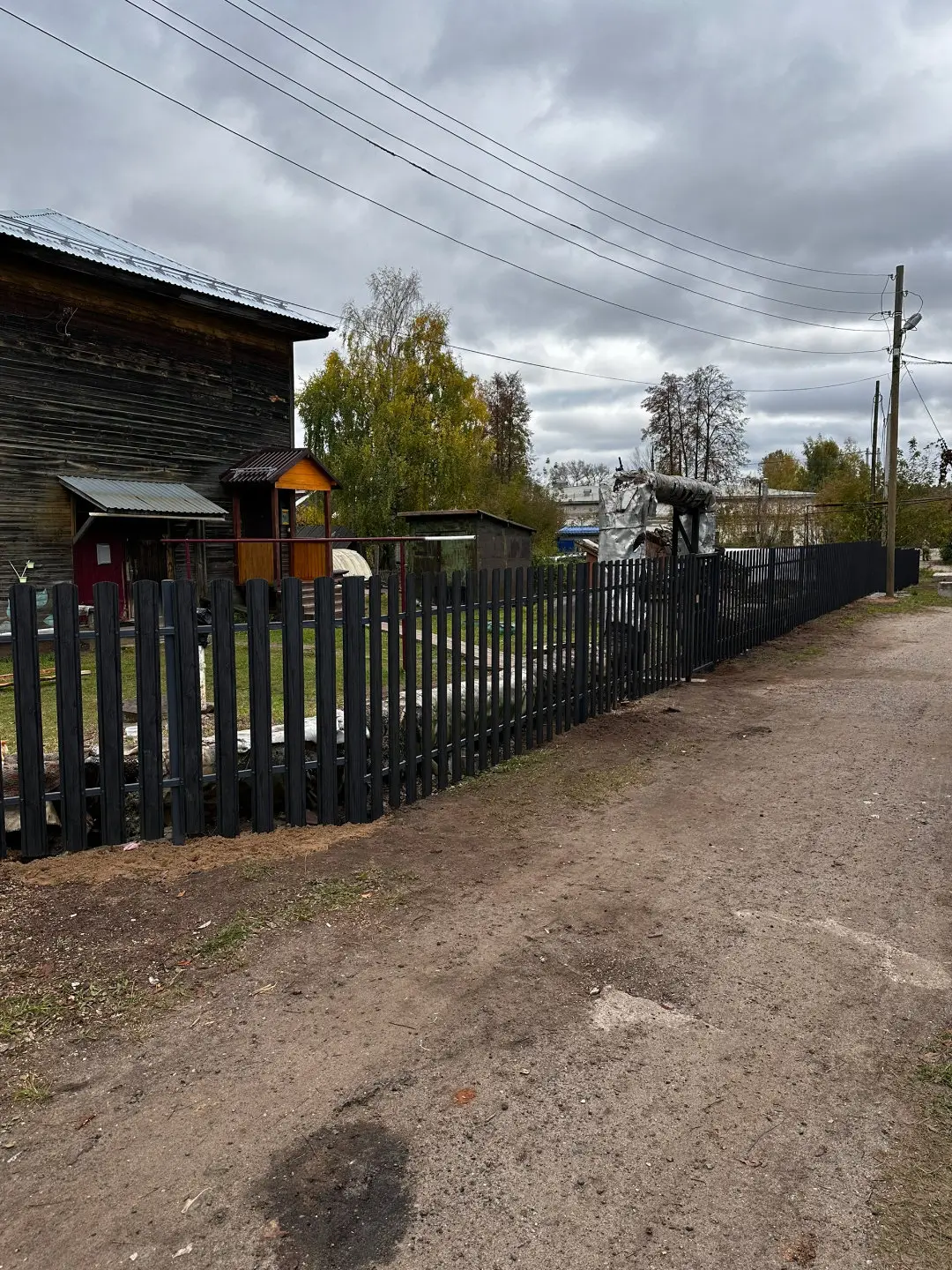 Забор из евроштакетника 63м Черное Дерево 3D Принтек фото 3 в Брянске