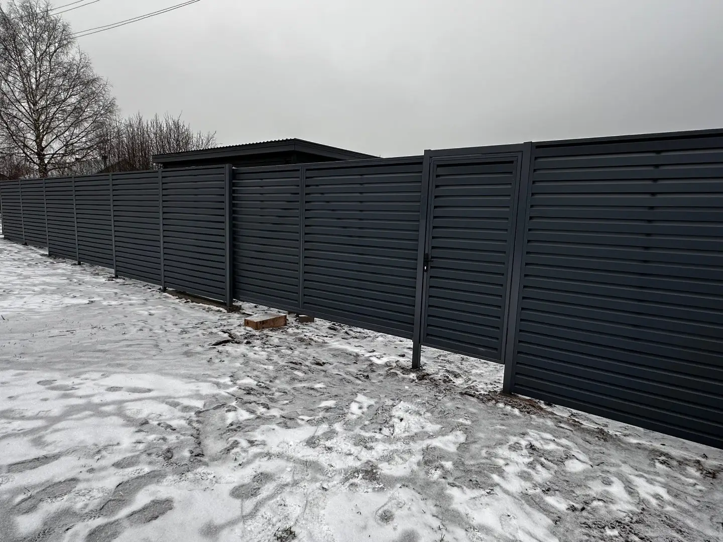 Забор-жалюзи из ламелей Хай-Тек 20м RAL7024/7024 Серый Графит двусторонний МАТТЕ фото 4 в Брянске