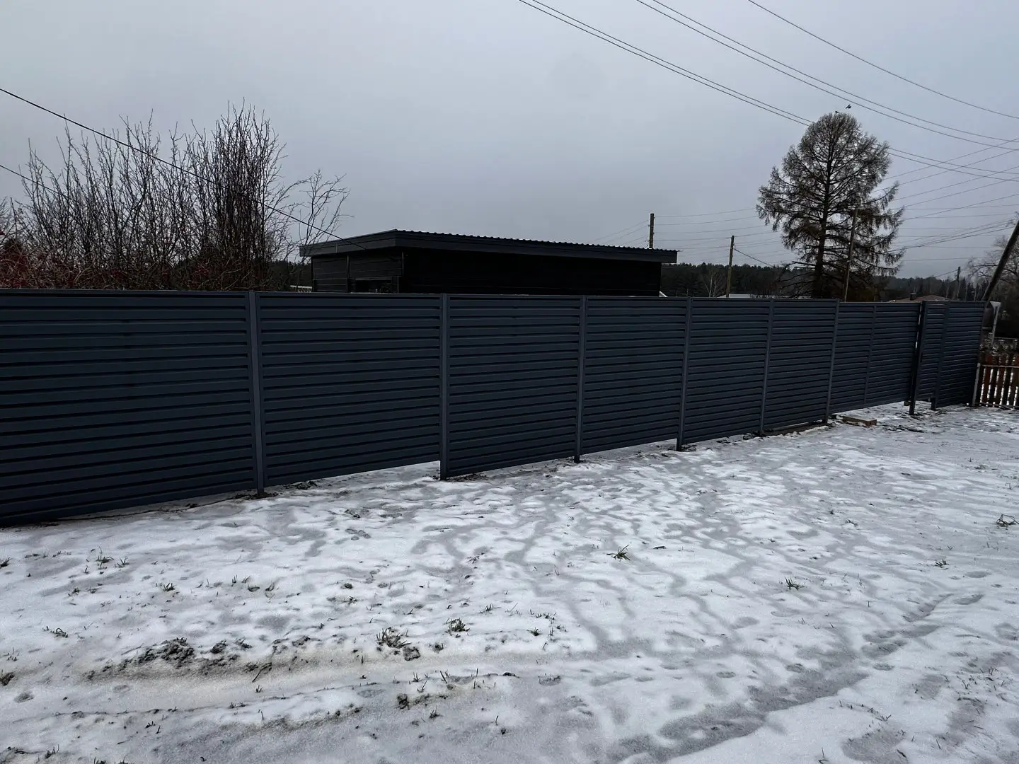 Забор-жалюзи из ламелей Хай-Тек 20м RAL7024/7024 Серый Графит двусторонний МАТТЕ фото 3 в Брянске