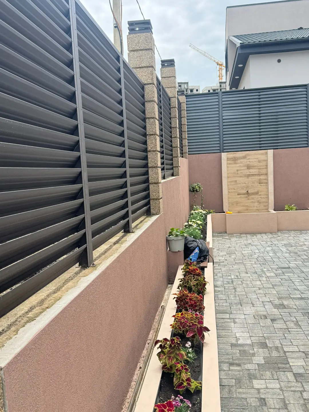 Забор-жалюзи из ламелей ЭКО-Z-US 37м RAL8019/8019 Темный Шоколад двусторонний МАТТЕ фото 4 в Брянске
