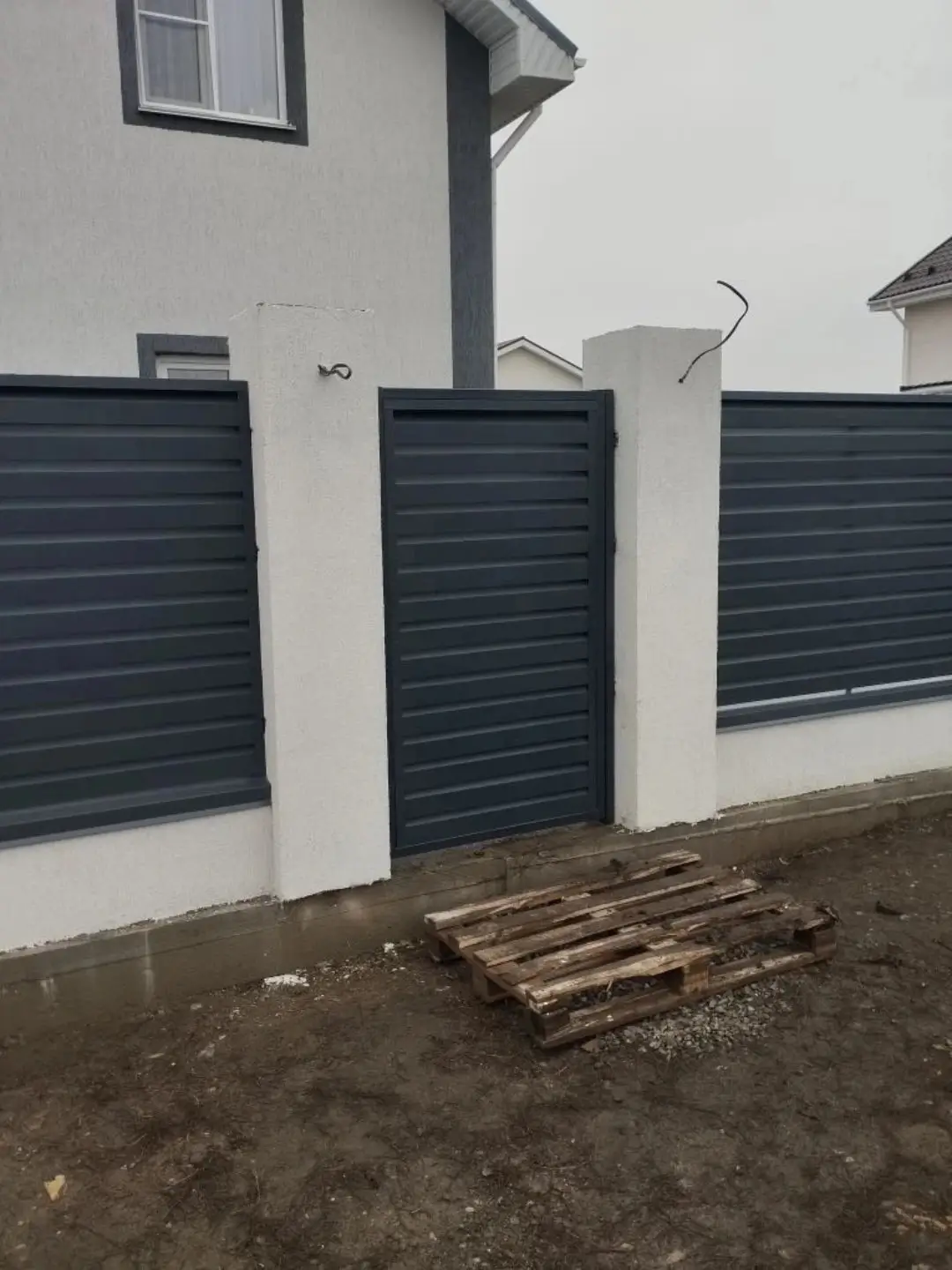 Забор-жалюзи из ламелей Хай-Тек 12м RAL7024 Серый Графит МАТТЕ фото 1 в Брянске