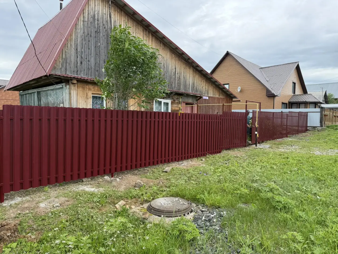 Забор из евроштакетника 24м RAL3005/3005 Красное Вино двусторонний фото 3 в Брянске