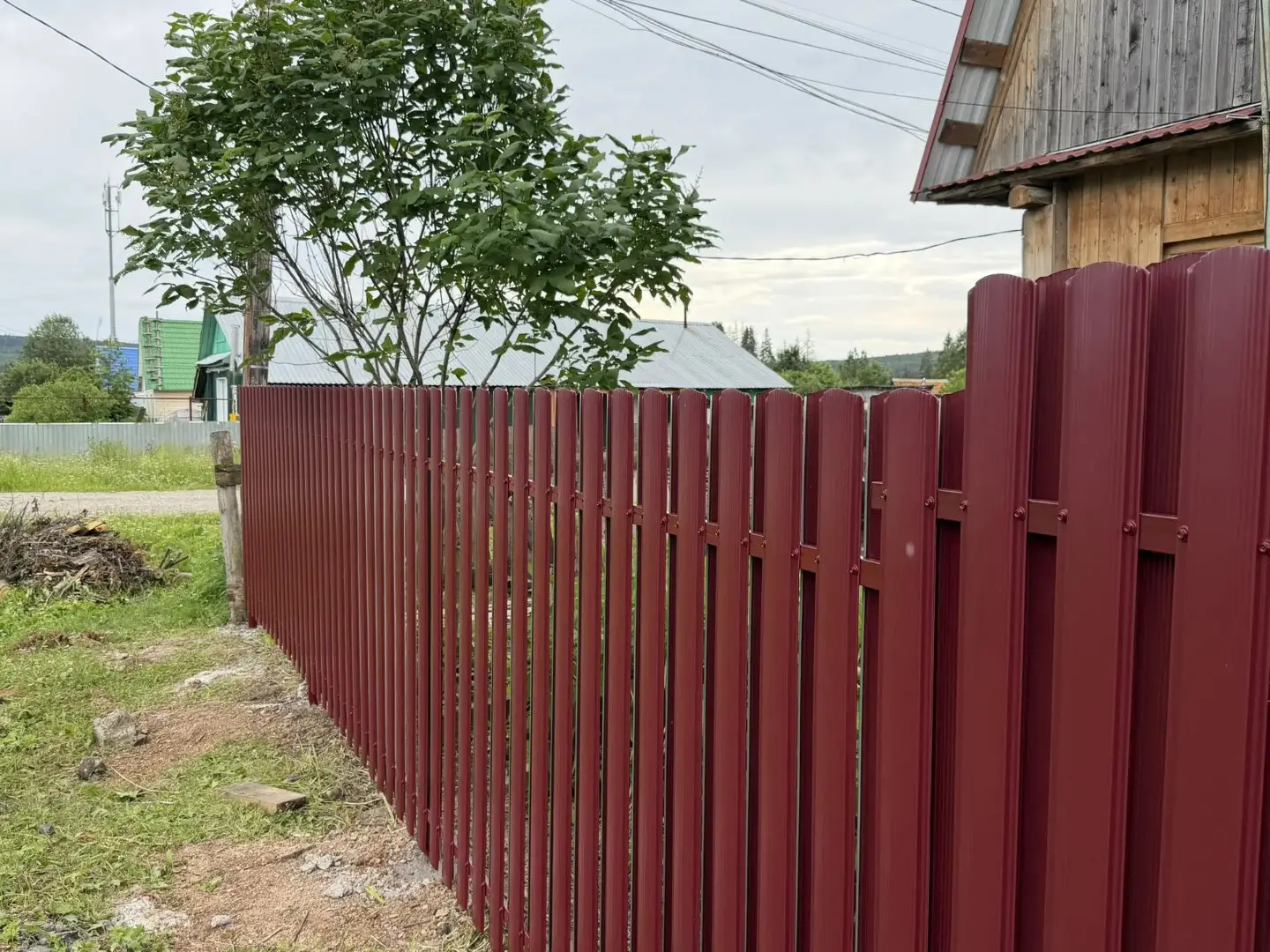 Забор из евроштакетника 24м RAL3005/3005 Красное Вино двусторонний фото 2 в Брянске